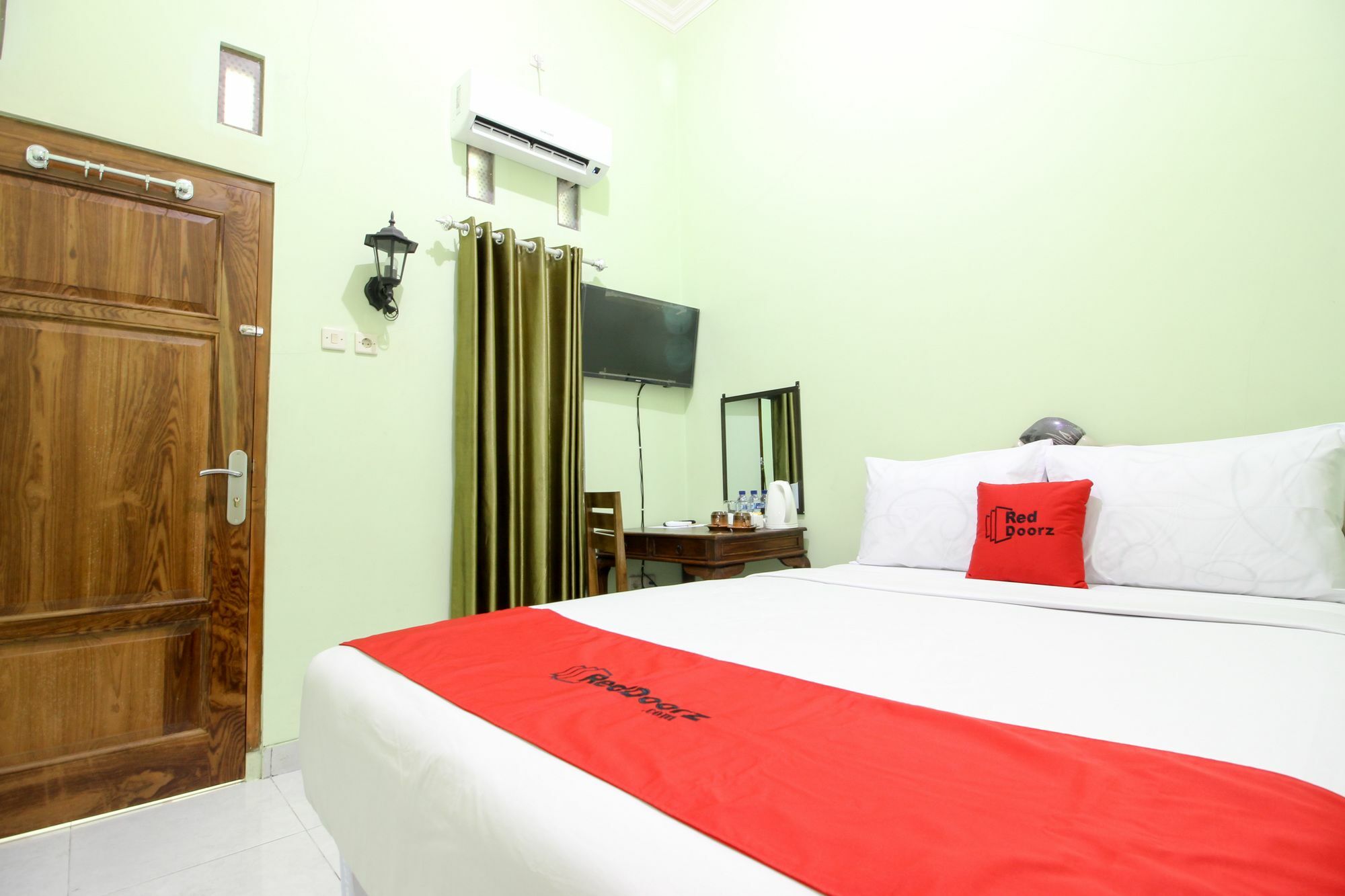 Reddoorz Plus Near Taman Sari Yogyakarta Exterior photo